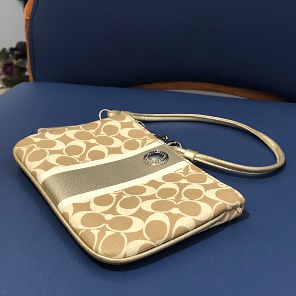 Coach beige/cream/gold sig C leather wristlet - Picture 12 of 15